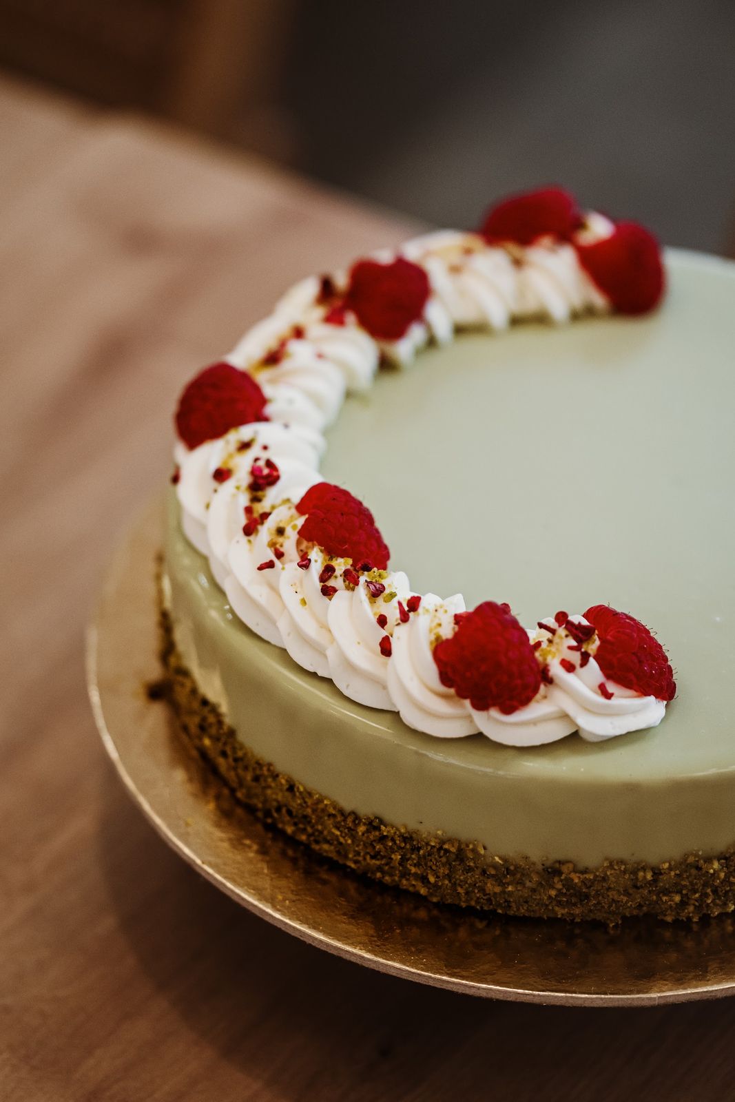 Málnás pisztácia mousse torta