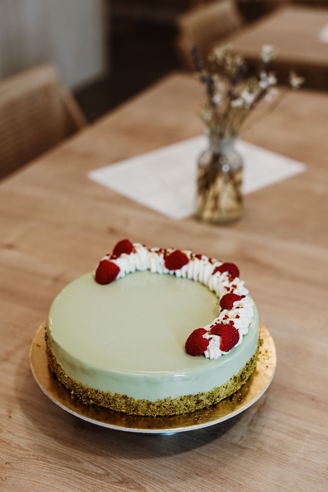Pisztáciás torta málnával