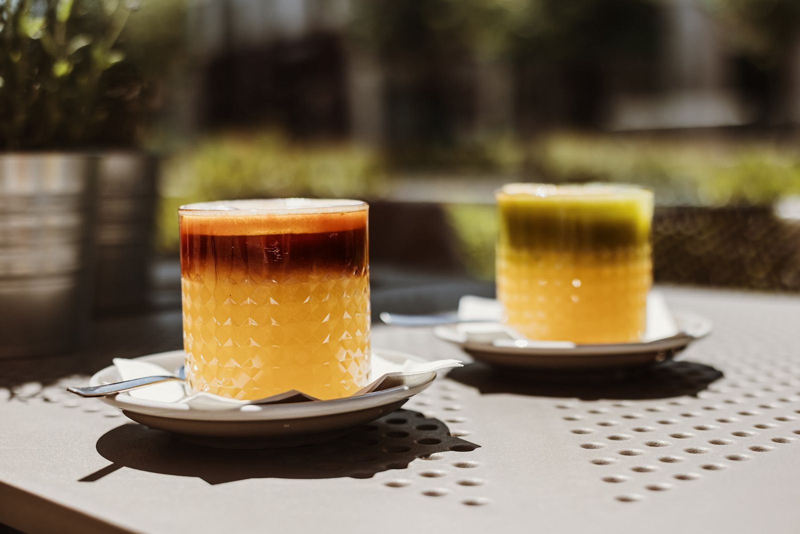 Espresso tonic a teraszon